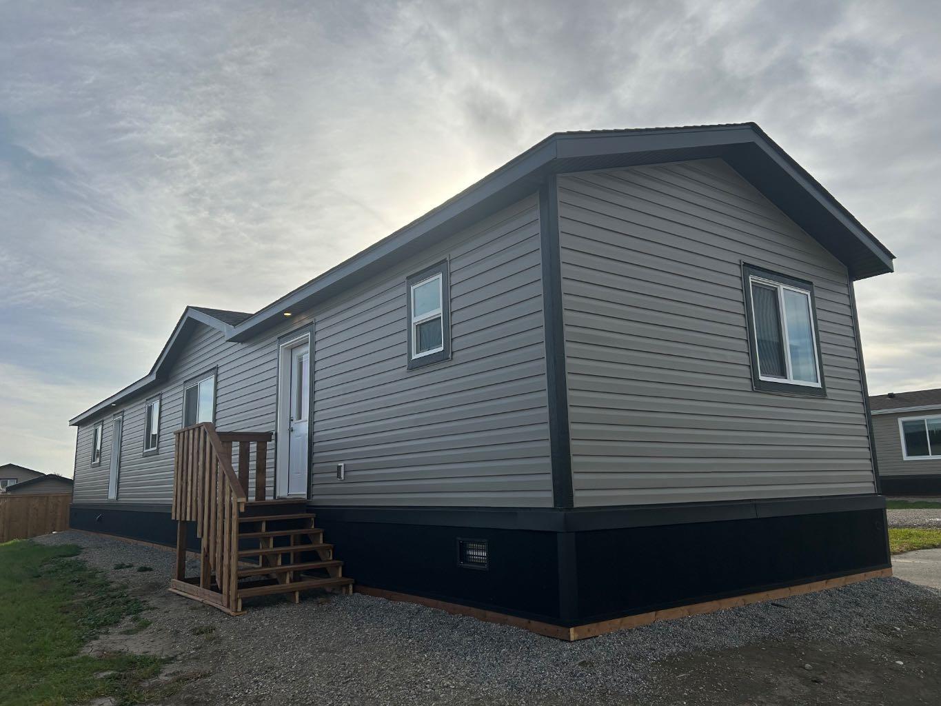 2050 Sunflower Crescent, Coaldale, Alberta T1M0G4 For Sale | HouseSigma