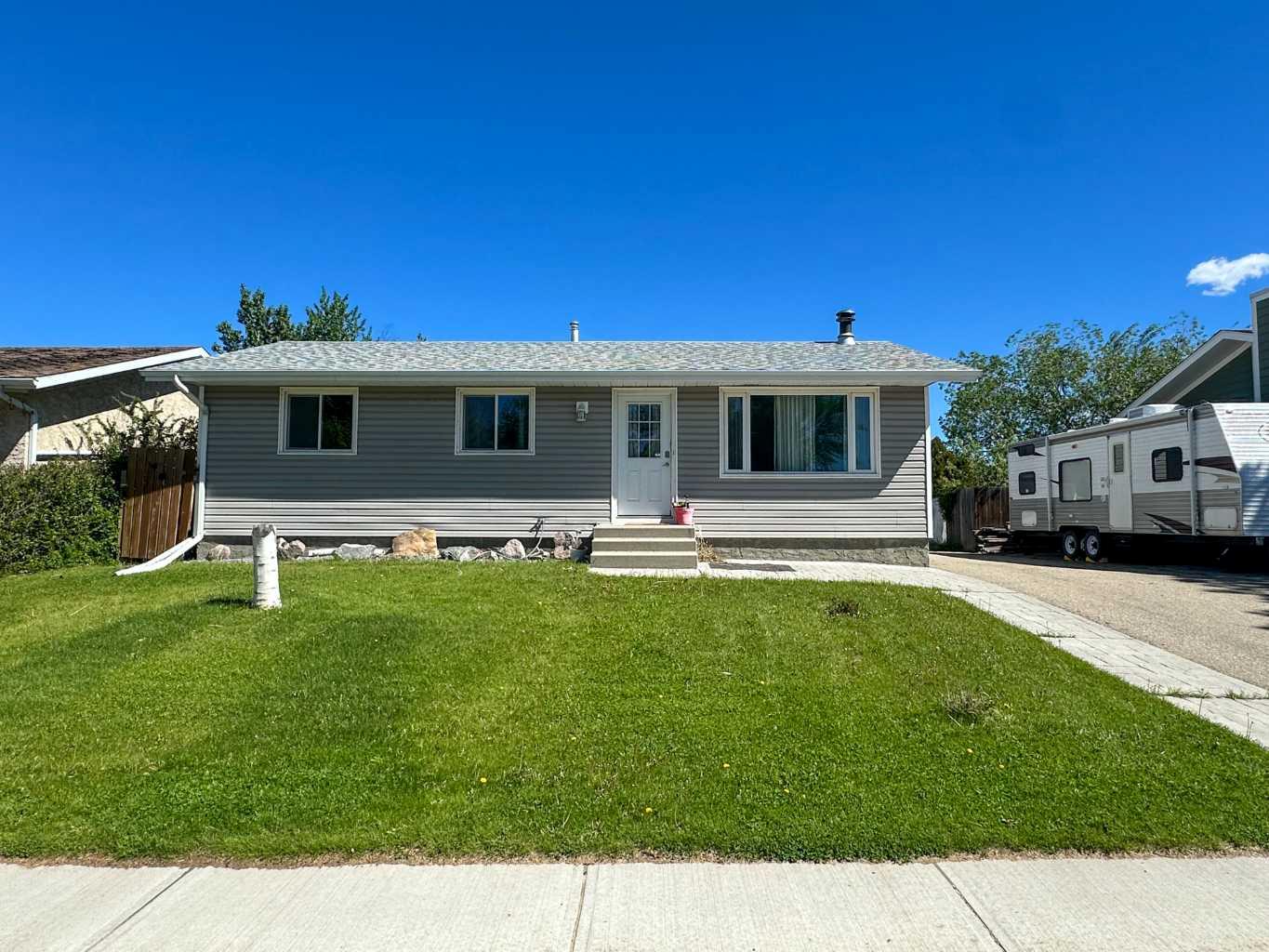 59 Lee Street S, Penhold, Alberta T0M1R0 For Sale HouseSigma