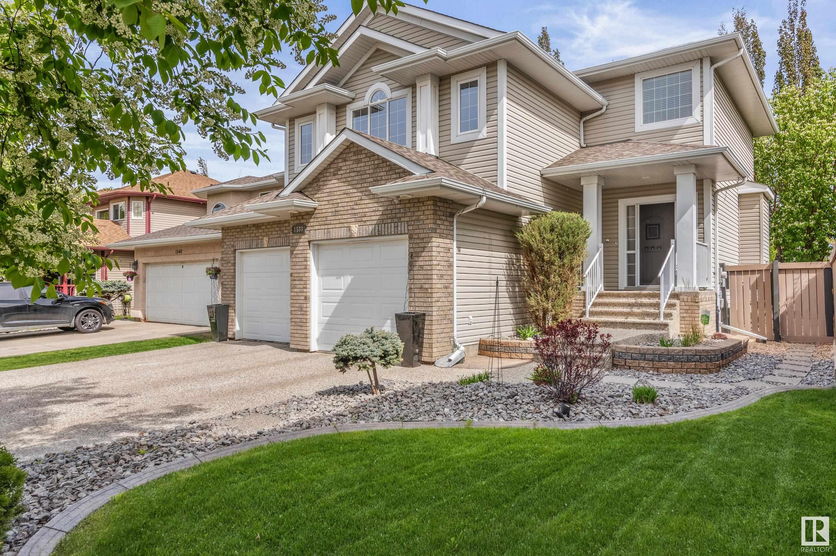 1538 PALMER Close NW, Edmonton, Alberta T5T6W3 For Sale HouseSigma