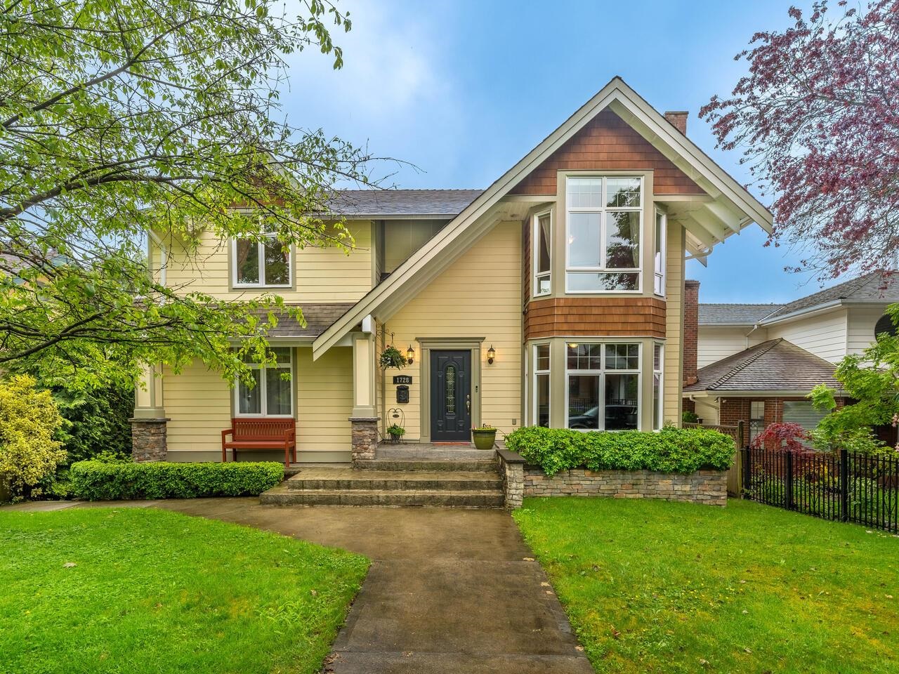 1728 EDINBURGH STREET, New Westminster, British Columbia V3M2X1 Sold