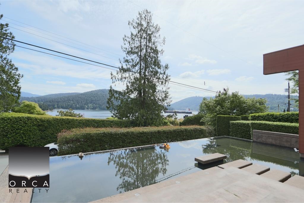 687 Beachview Drive, North Vancouver 4