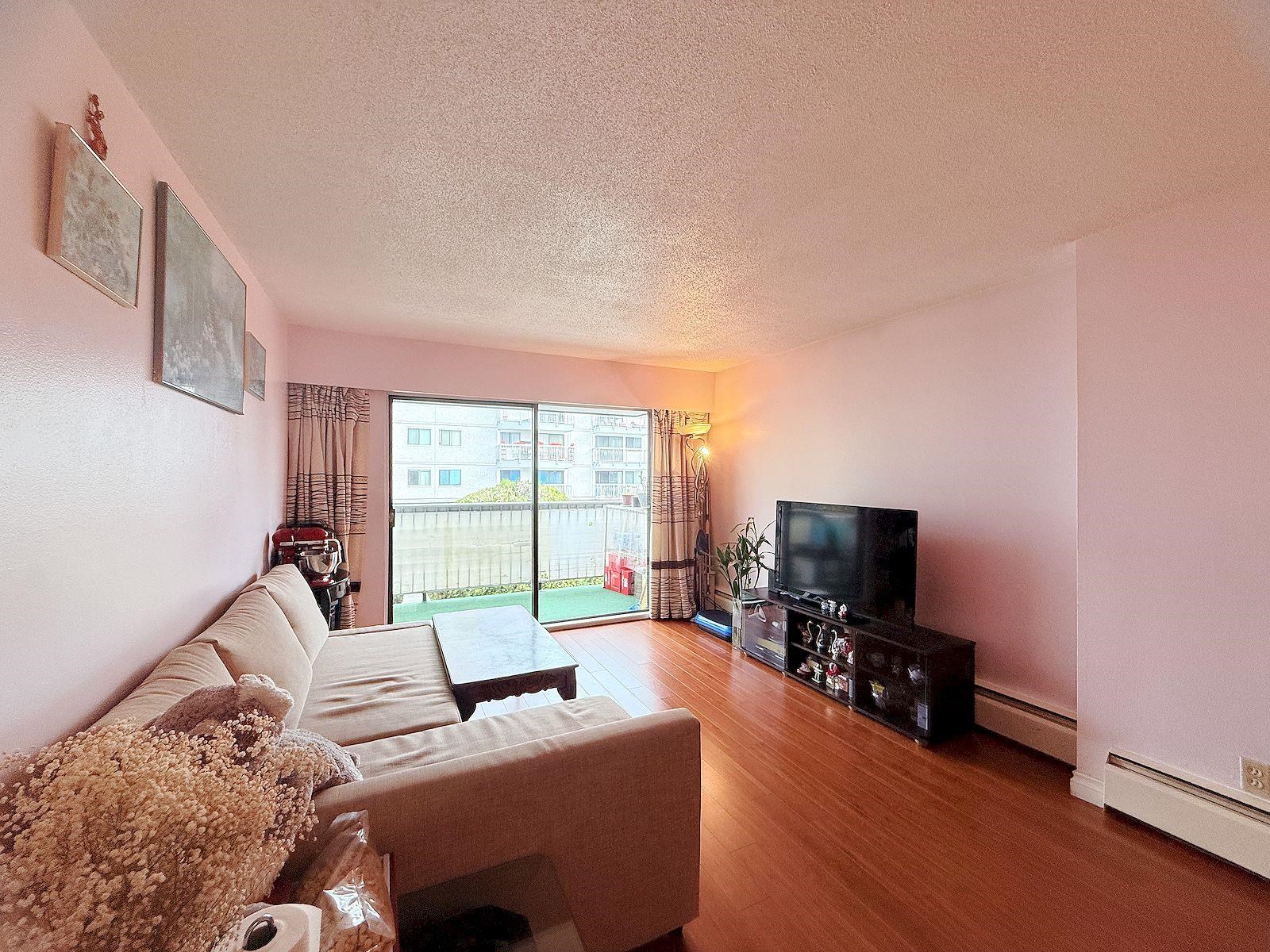 6380 Buswell St Richmond, Richmond 2
