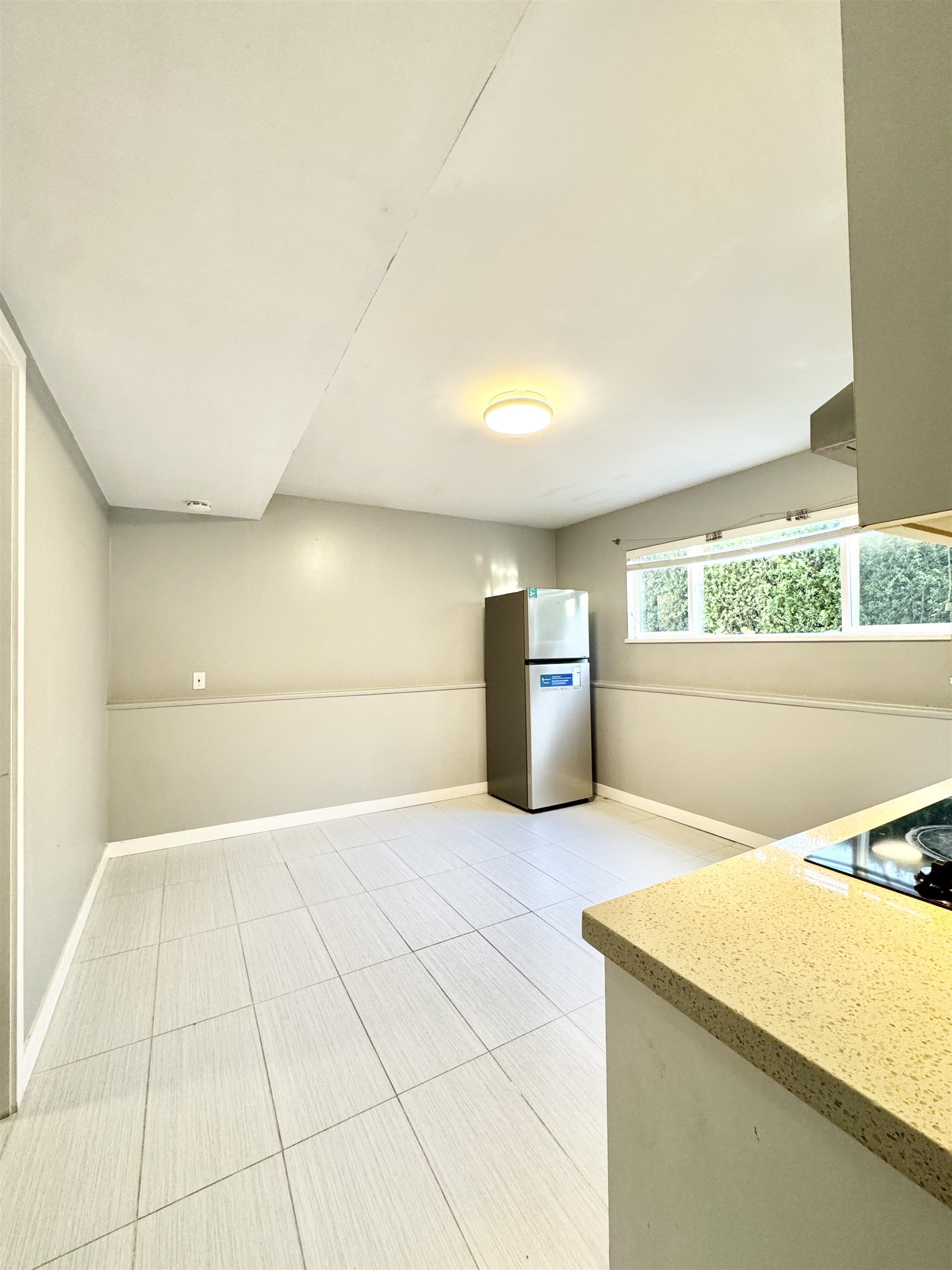 Unit Lower Unit - 68XX Stanley Street, Burnaby 2