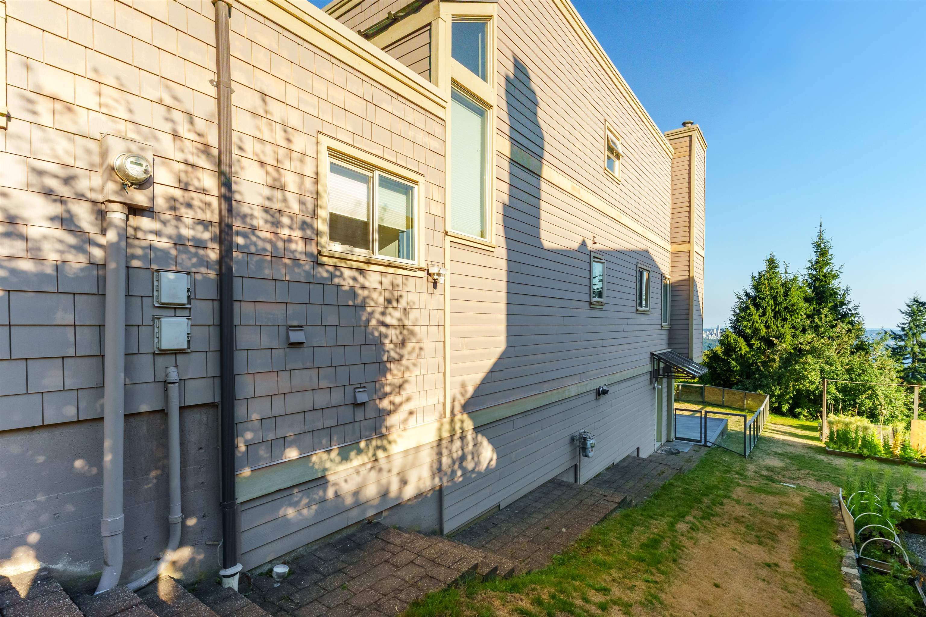 Unit Lower - 2426 Westhill Court, West Vancouver 5