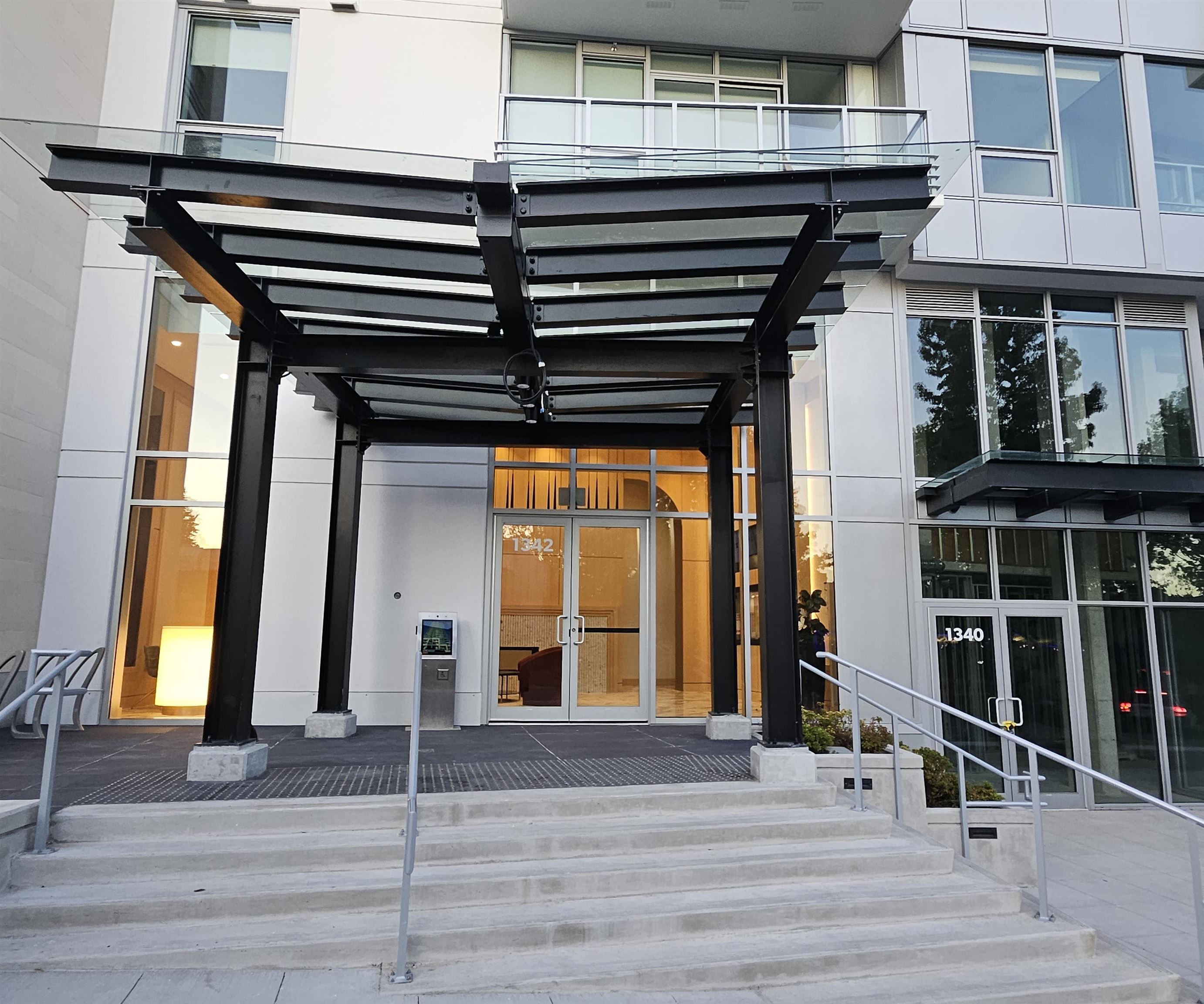 Unit 403 - 1342 Johnston Road, White Rock 2