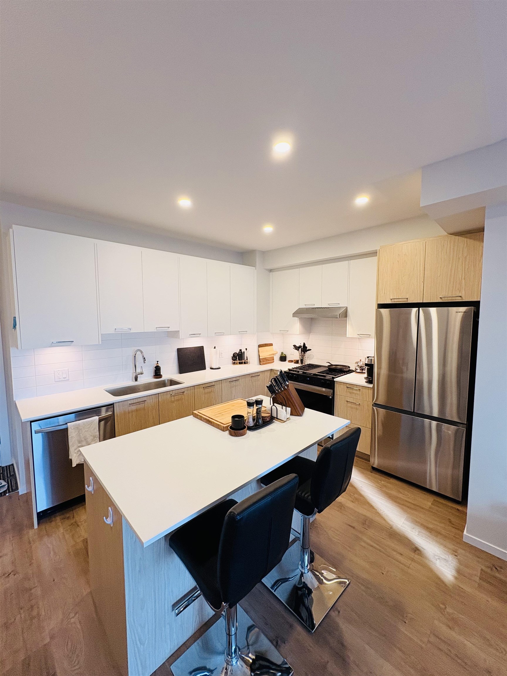 Unit 5th floor - 3319 148 Street, Surrey 2