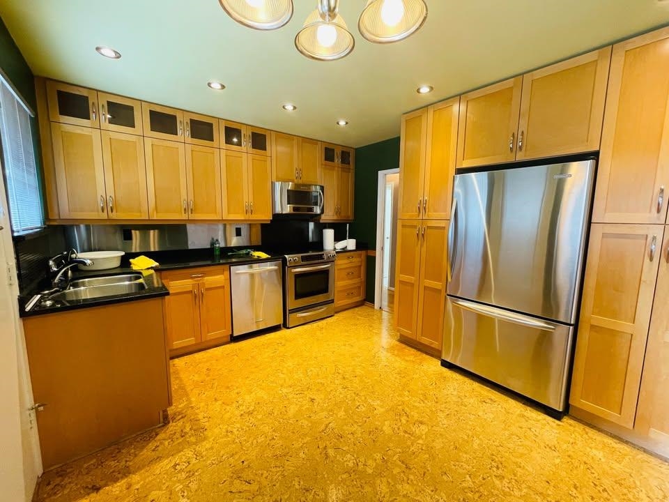 900 Cornell Avenue, Coquitlam 2