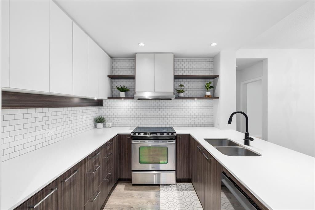 553 Foster Avenue, Coquitlam 3