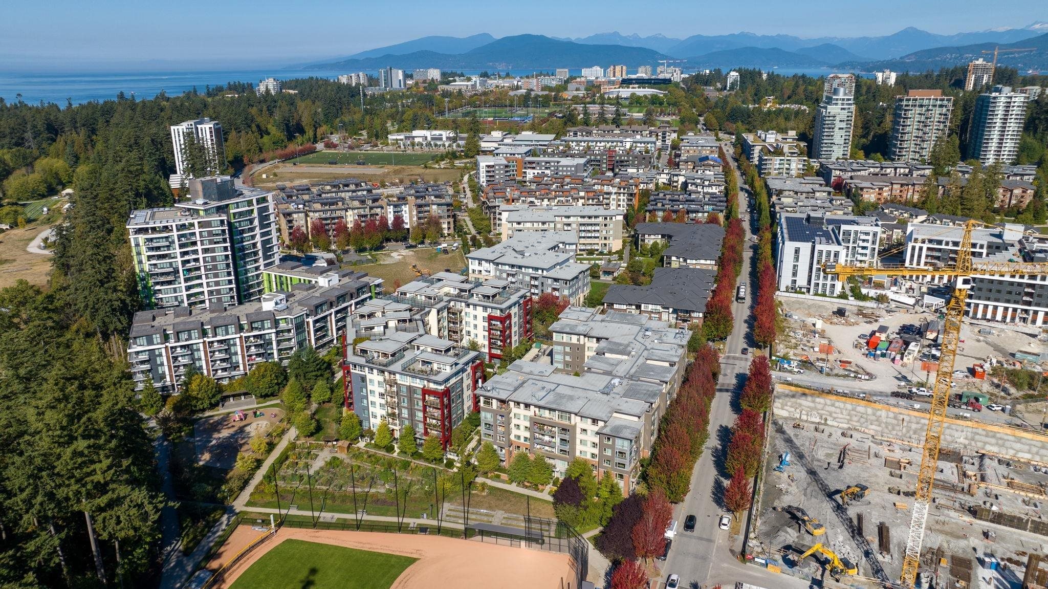 Unit 400 - 3581 Ross Drive, Vancouver 3