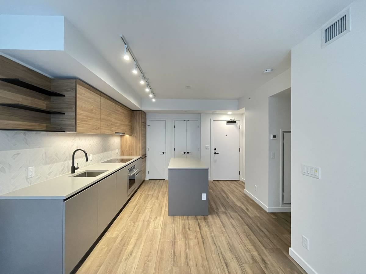 Unit 7XX - 10448 University Dr, Surrey 5