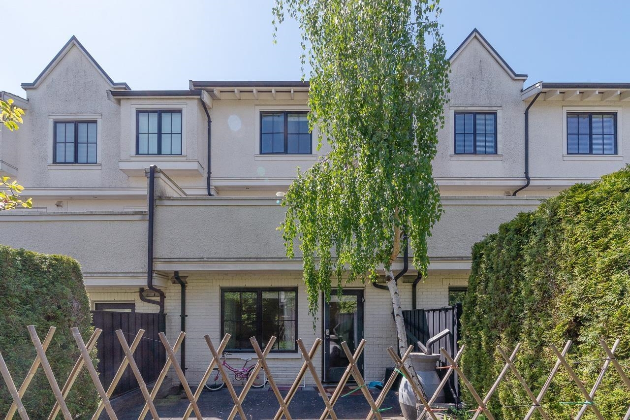 Unit Studio - 6288 Eagles Drive, Vancouver 3