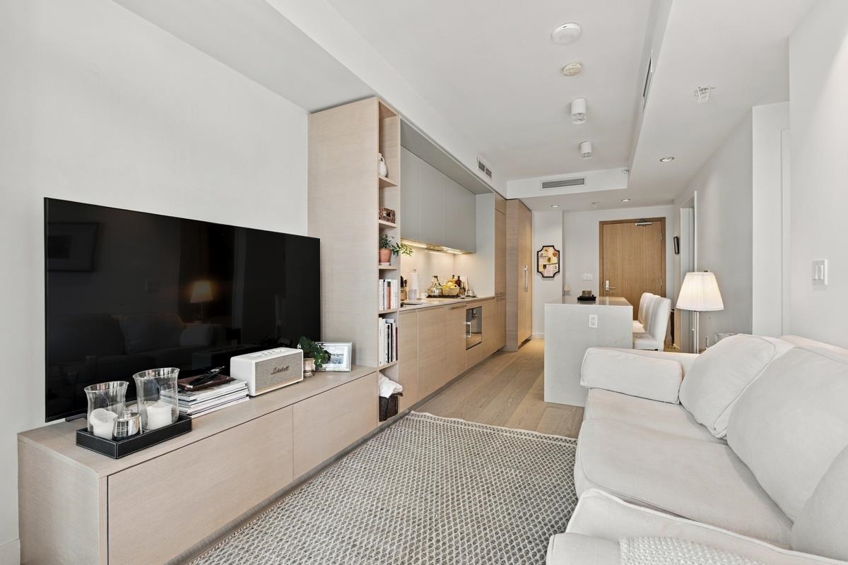 Unit 3703 - 1289 Hornby St, Vancouver 4