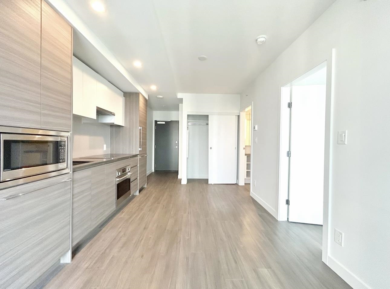 Unit 13xx - 13655 Fraser Highway, Surrey 4