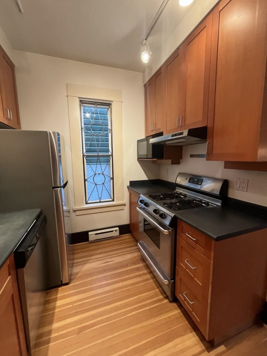 660 Georgia Street E, Vancouver 3
