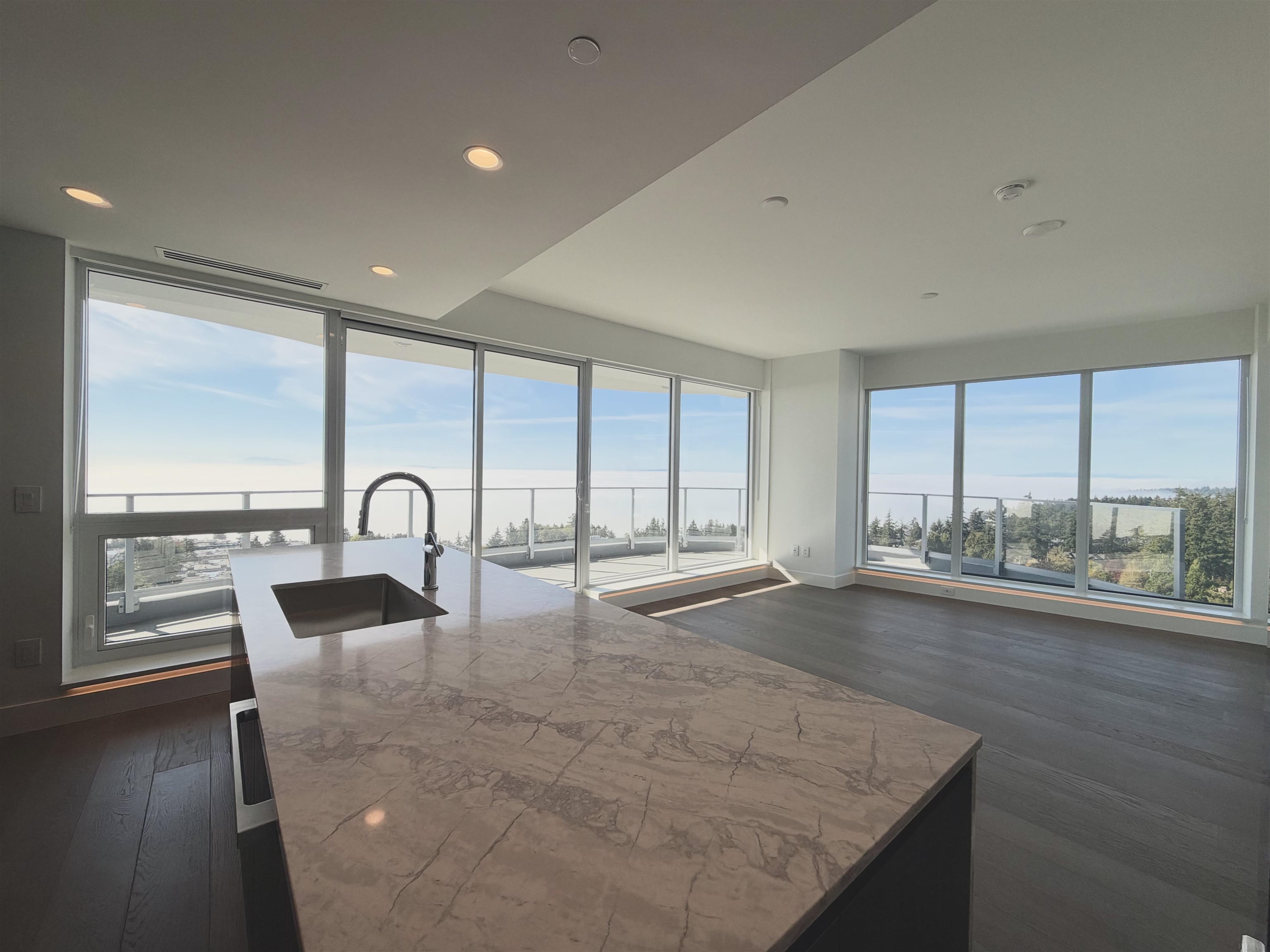 Unit 1405 - 1475 Foster Street, Surrey 5