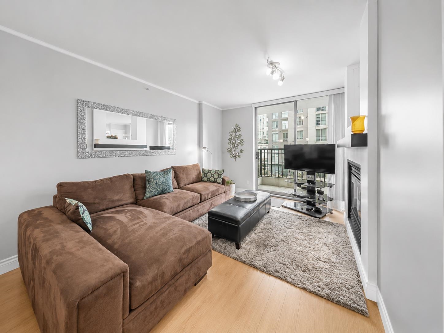 Unit 605 - 989 Richards Street, Vancouver 2