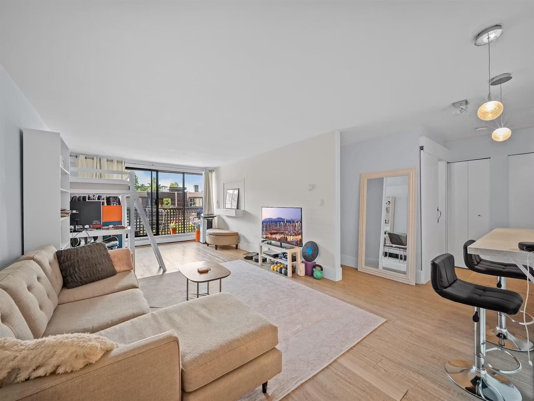 Unit 210 - 141 13th Street W, North Vancouver 5