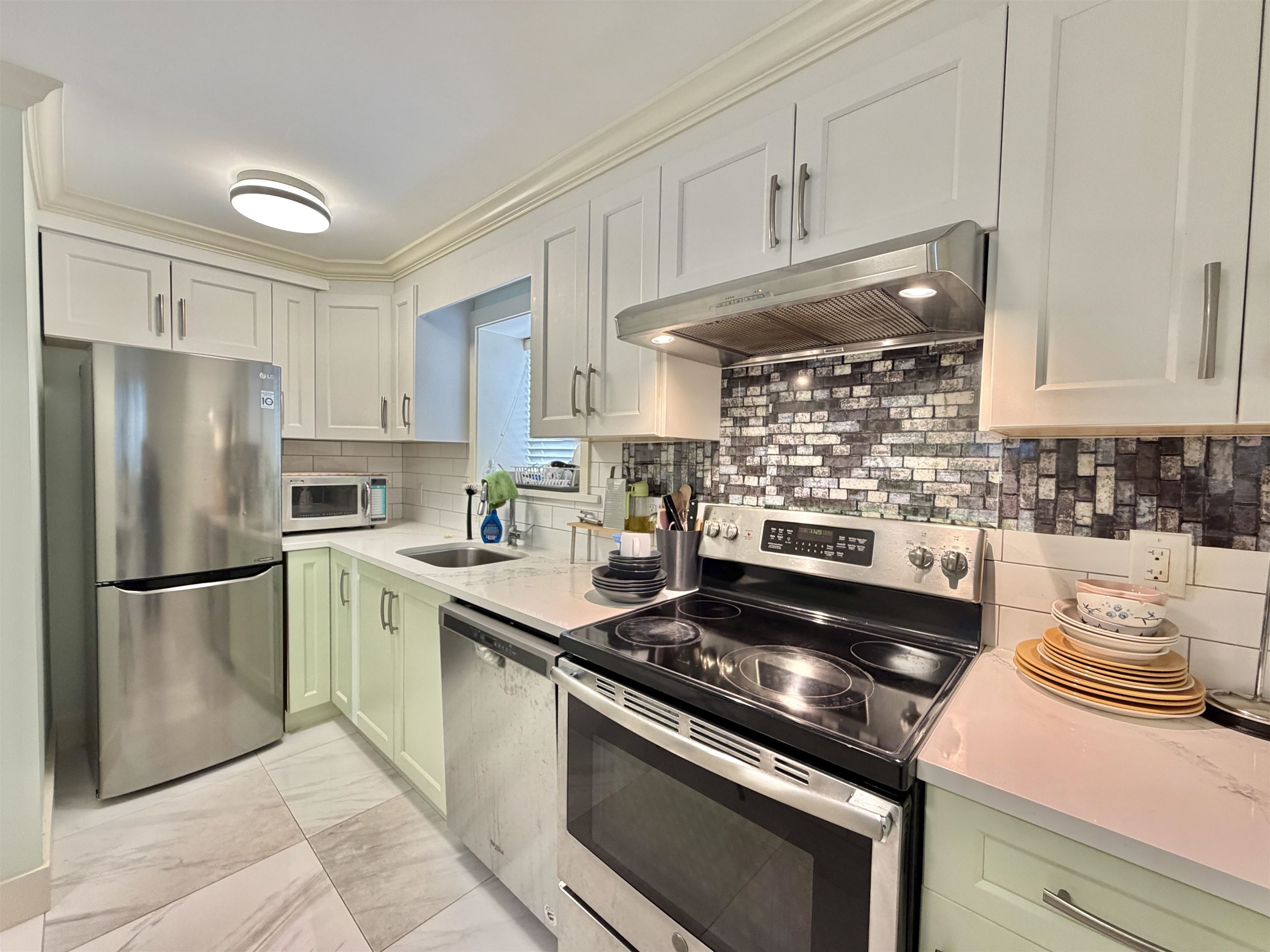 582 57th Avenue E, Vancouver 2
