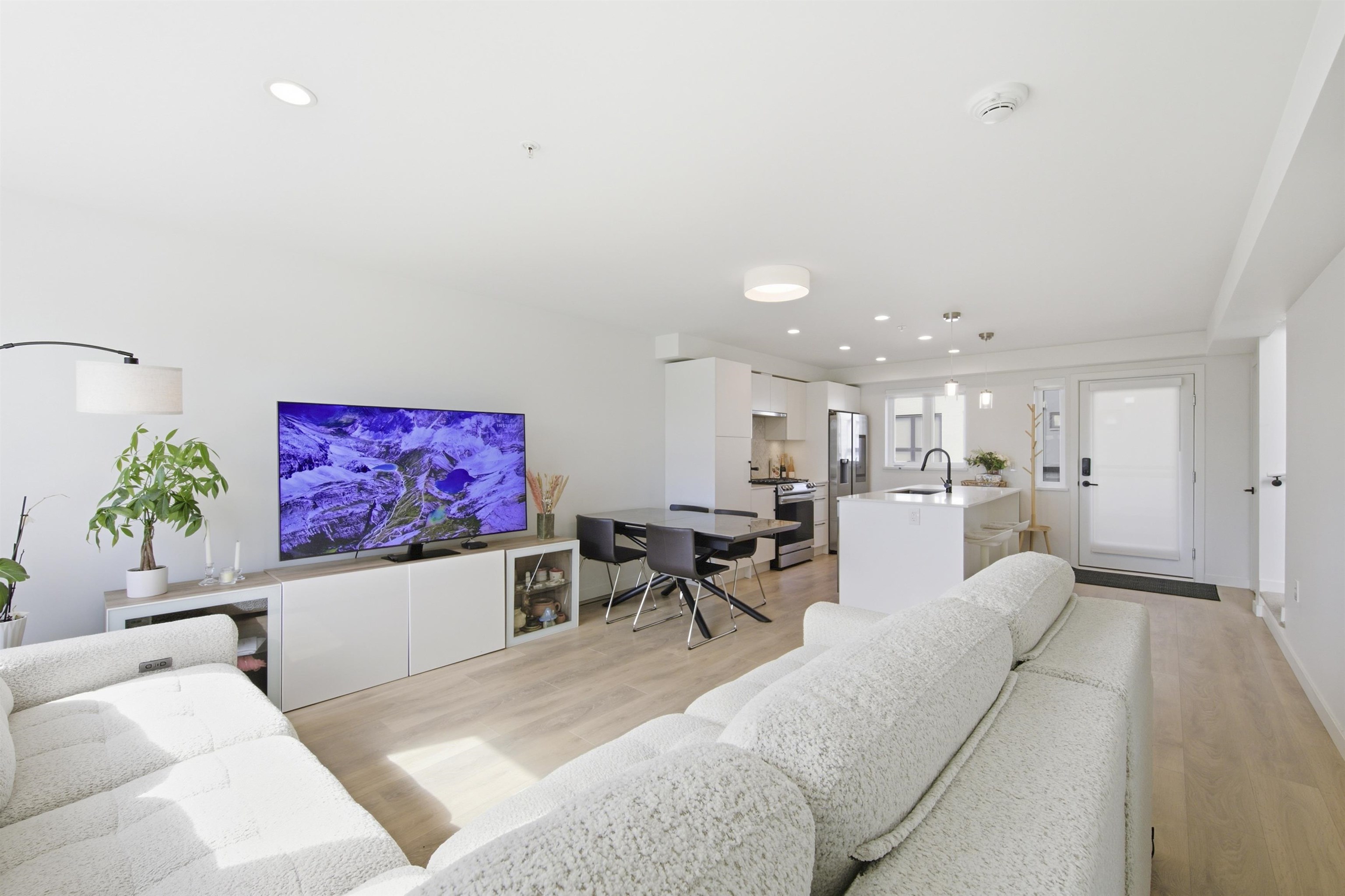 Unit 356 - 555 2nd E Street, North Vancouver 4
